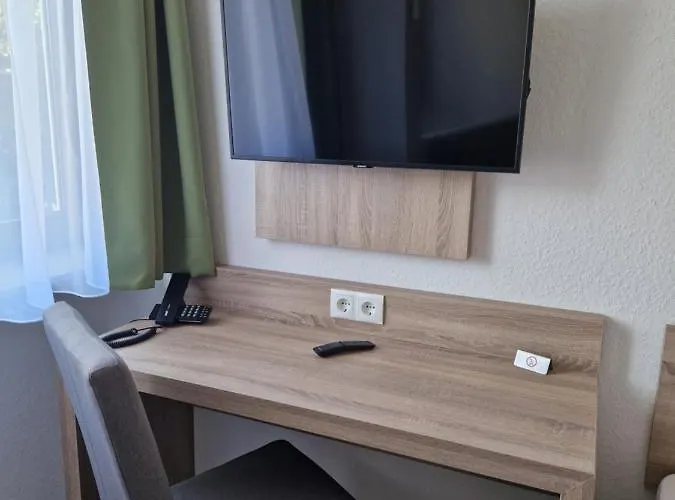 Ladage Hotel *