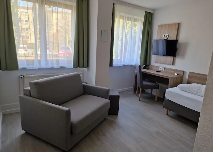 Ladage Hotel *