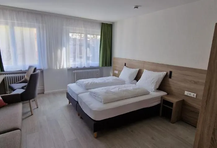Ladage Hotel *